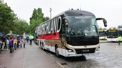 DFB-Auswahl: Fußballer kommen per Bus zu den EM-Vorrundenspielen