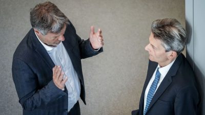 Robert Habeck (l.) und Rolf Mützenich im Gespräch.