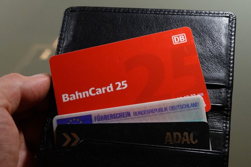 Die Deutsche Bahn vergibt die BahnCard ab heute nur noch digital.