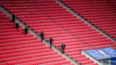 Sicherheitsüberprüfung im Leipziger Stadion: Am 18. Juni treffen hier Portugal und Tschechien aufeinander.