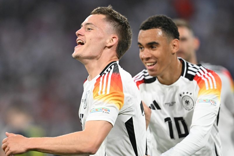 Florian Wirtz (l) und Jamal Musiala machten gegen Schottland ein überragendes Spiel.