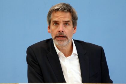 Regierungssprecher Steffen Hebestreit erklärt, es gebe keine Pläne, Ukraine-Flüchtlingen künftig nur Leistungen für Asylbewerber zukommen zu lassen.