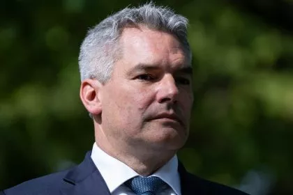 Österreichs Kanzler führt Koalition mit Grünen weiter