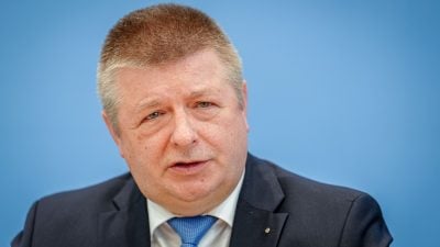 Thomas Haldenwang ist Präsident des Bundesamtes für Verfassungsschutz. Das Bundesamt dementierte, eine Liste mit unliebsamen Wissenschaftlern erhalten zu haben.