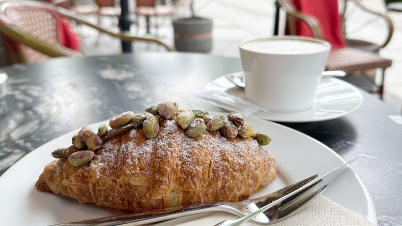 Lecker: Pistazien erfreuen sich in vielerlei Form großer Beliebtheit, wie hier als gefülltes Croissant.