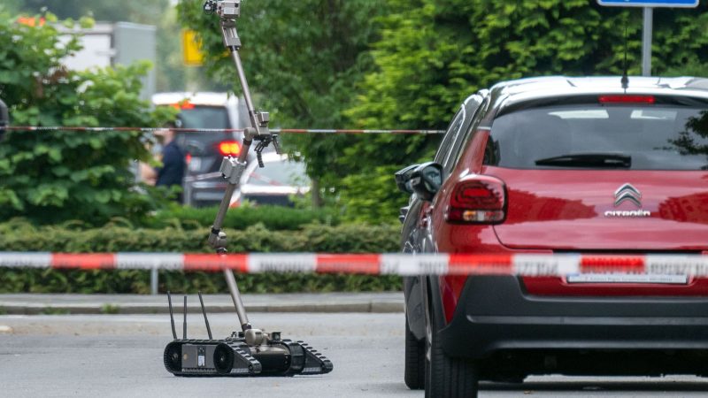 Bei einer Zwangsräumung in Nürnberg machten Polizisten in einer Wohnung einen verdächtigen Fund, der einen Einsatz von Sprengstoffspezilisten auslöste.