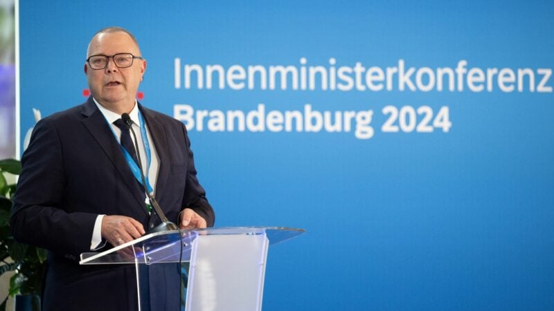 Angriffe auf Politiker seien auch ein Angriff auf den Staat, sagt Brandenburgs Innenminister und Vorsitzender der Innenministerkonferenz (IMK), Michael Stübgen.