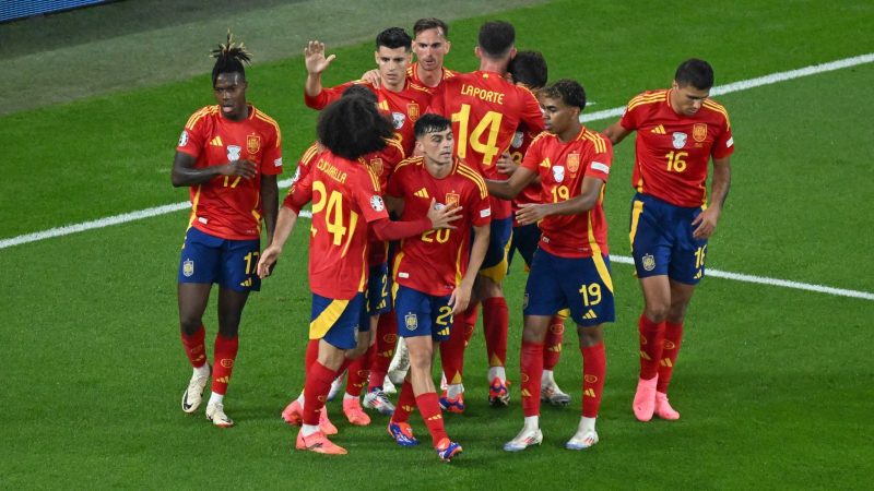 Das spanische Team jubelt über das 1:0.