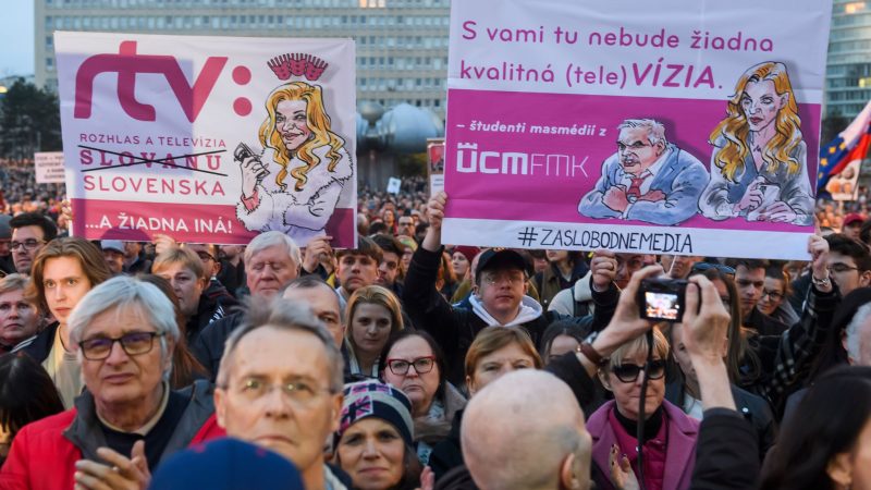 Zehntausende hatten zuvor gegen die Auflösung der öffentlich-rechtlichen Sendeanstalt RTVS in der Slowakei protestiert.