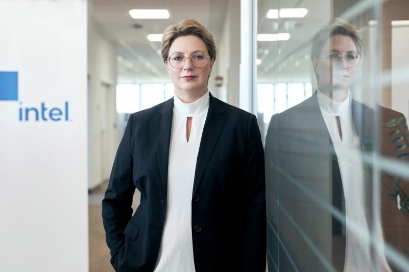 Stammt ursprünglich aus einer bayerischen Handwerksfamilie und war dort die Erste, die studiert hat, nämlich Informatik: Sonja Pierer.