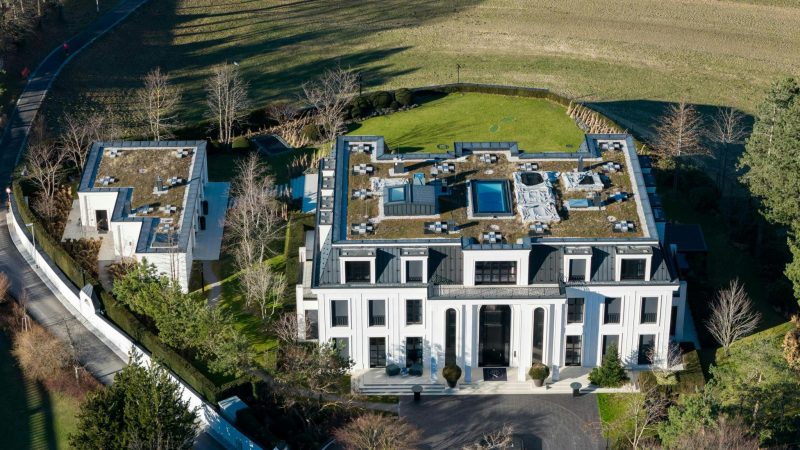 Außenansicht der von Signa-Gründer R. Benko privat genutzten Villa.