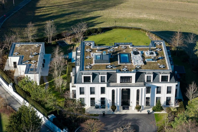Außenansicht der von Signa-Gründer R. Benko privat genutzten Villa.