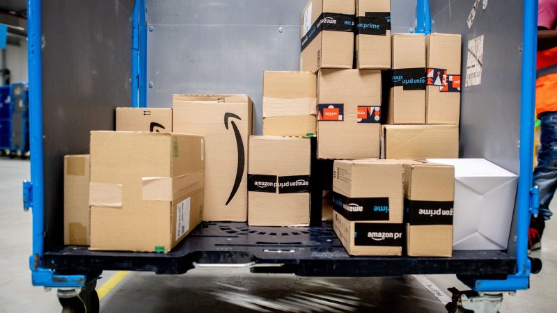 Deutschland war 2023 laut Geschäftsbericht von Amazon mit knapp 37,6 Milliarden Dollar Umsatz zweitgrößter Markt nach den USA, wenn auch mit deutlichem Abstand.