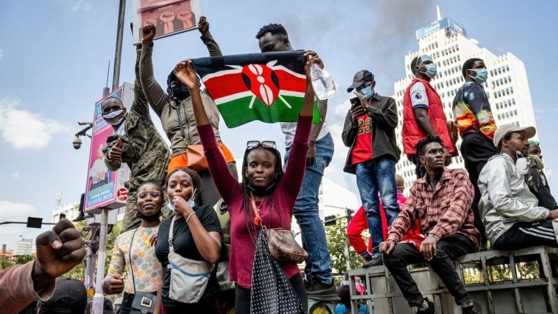 In Kenia begehren die Menschen auf gegen ein neues Steuergesetz. Die Proteste verliefen zunächst friedlich, doch eskalierten am Dienstag. Es gab Tote und zahlreiche Verletzte bei Auseinandersetzungen mit Ordnungskräften.