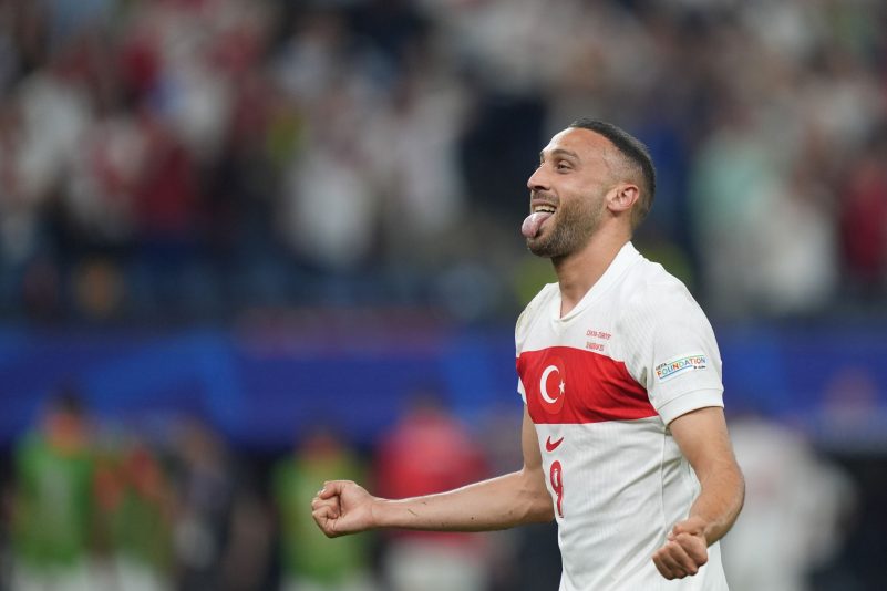 Der Türke Cenk Tosun jubelt nach seinem Treffer zum 2:1-Endstand.