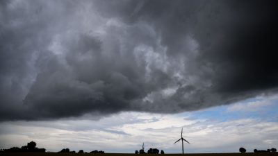 Wetterdienst warnt vor Unwettern während deutschem EM-Achtelfinale
