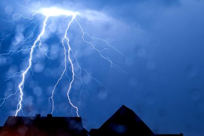 Schwere Gewitter wüten über Deutschland – Fußballfans stark betroffen