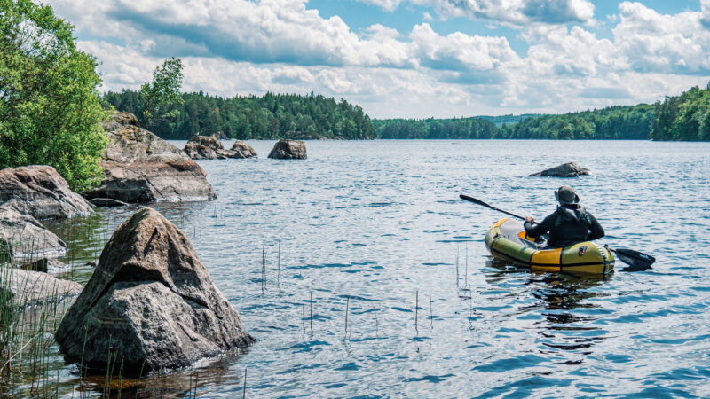 Mit dem Rucksackboot durch Fluss und Forst – Freiheit in Schweden