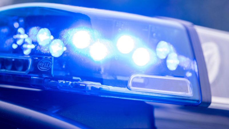 Ein Autofahrer hat in Vilshofen auf der Flucht vor der Polizei sechs Teilnehmer eines Stadtfestes mit seinem Wagen erfasst.