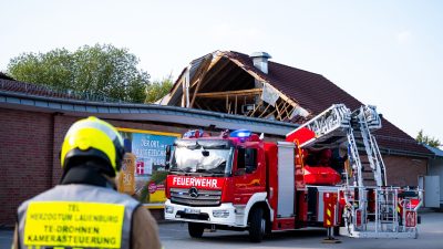 Supermarktdach eingestürzt – zwölf Menschen leicht verletzt