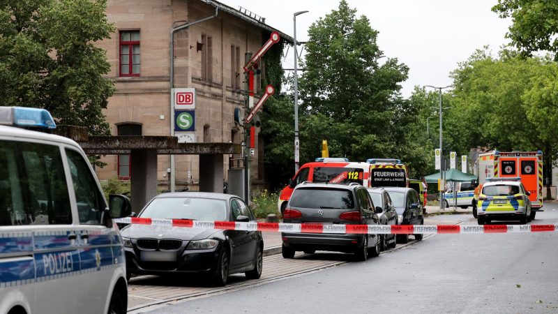 Polizei erschießt Angreifer an Bahnhof in Mittelfranken