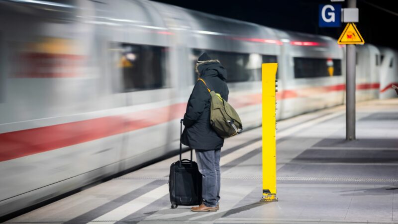 Fahrgäste mussten im ersten Halbjahr besonders lange auf den Zug warten (Archivfoto).