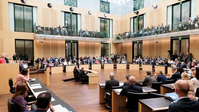 Der Bundesrat hat grünes Licht für zahlreiche Gesetze gegeben. Zwei Vorhaben stoppte er jedoch vorerst.