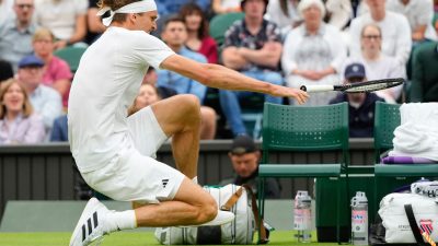 Nach Schreckmoment: Zverev im Wimbledon-Achtelfinale