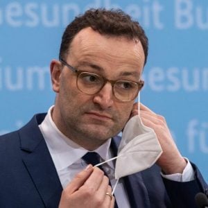 Jens Spahn soll 90 Millionen Euro für nie gelieferte Beatmungsgeräte gezahlt haben