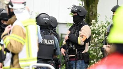 Polizei: Brände bei Nürnberg – Feuerwehr bedroht
