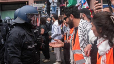 Pro-Palästina-Protest eskaliert – Teilnehmer von israelischer Friedensdemo angegriffen