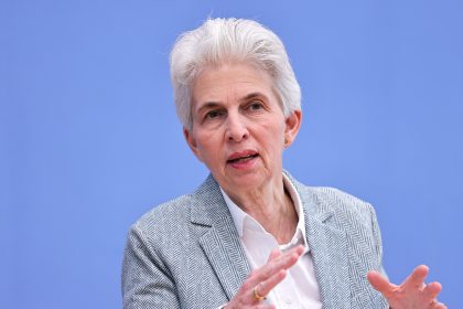 Strack-Zimmermann neue Vorsitzende des Verteidigungsausschusses