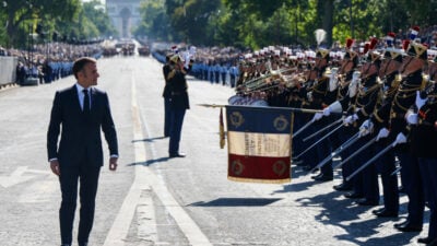 Frankreich: Nationalfeiertag mit reduzierter Militärparade – Ankunft der Olympischen Flamme in Paris