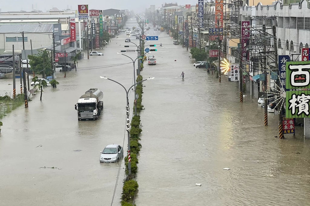 Taifun-erreicht-China-300-000-Menschen-m-ssen-H-user-verlassen