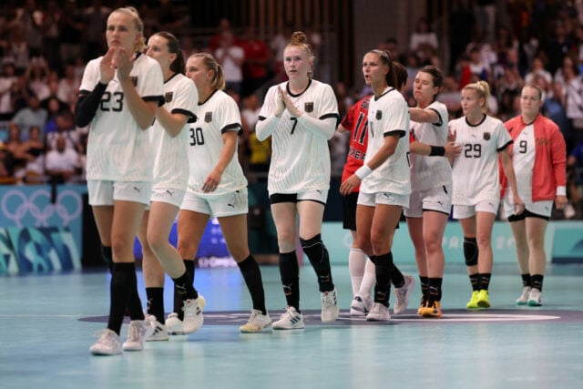 Die olympischen Athleten: traurige Handballfrauen