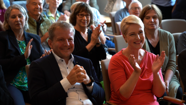 Rico Badenschier und Manuela Schwesig freuen sich über die Entscheidung, dass das Schweriner Schloss Weltkulturerbe wird