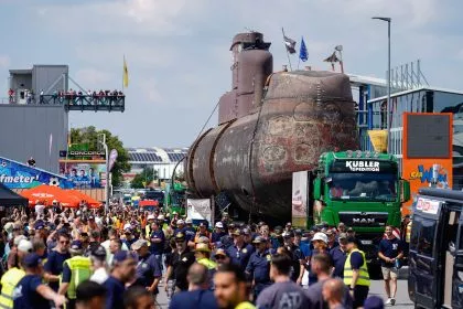 U17 auf Landgang – früheres Marine-U-Boot findet Liegeplatz im Museum