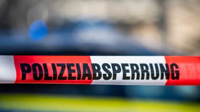 Teenager landen mit Auto im Wasser – Jugendlicher stirbt