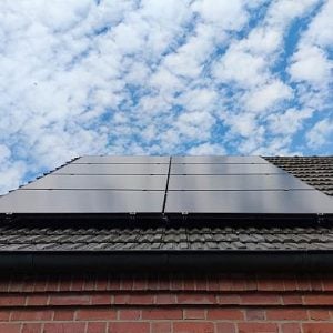 „Zeitweise Engpässe im Stromnetz“: Deutschland erreicht Solarziel – Praxis jedoch ineffizient