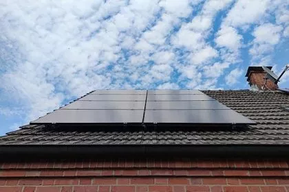 „Zeitweise Engpässe im Stromnetz“: Deutschland erreicht Solarziel – Praxis jedoch ineffizient