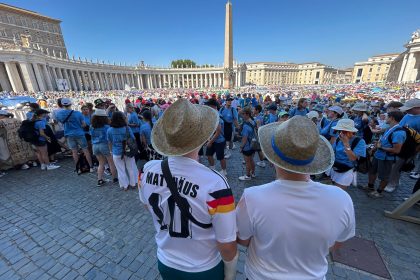 Papst feiert mit Zehntausenden Ministranten