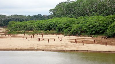 Unkontaktiertes Volk nahe Abholzungsgebiet in Peru gesichtet