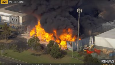 Explosionen in Chemiefabrik: Giftige Rauchwolke über Melbourne
