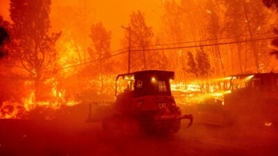 Mehr als 1.150 Feuerwehrleute kämpften gegen Waldbrand in Kalifornien