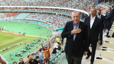 Der türkische Präsident Erdogan wird zum EM-Viertelfinale der Türkei gegen die Niederlande in Berlin erwartet.