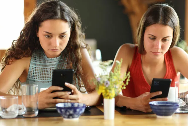 Smartphones üben eine regelrechte Anziehungskraft aus