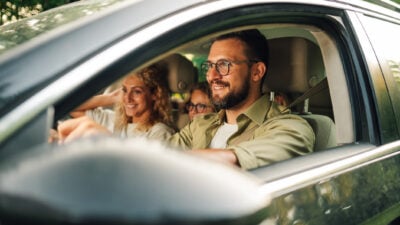 Tipps für eine entspannte Autofahrt trotz Stau