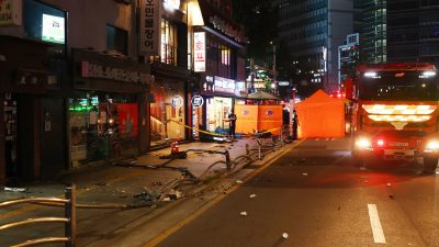 Auto erfasst Fußgänger an Ampel in Seoul – mindestens neun Tote