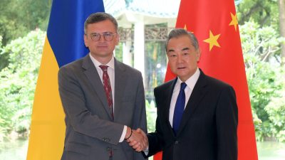 Die Reise des ukrainischen Außenministers Kuleba nach China sorgt für Wirbel.