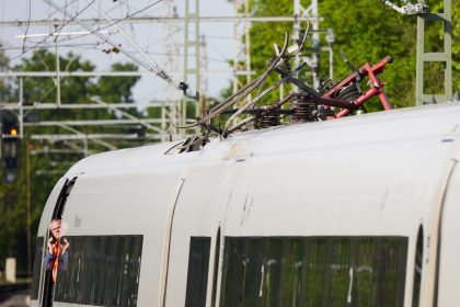 750 Passagiere saßen etwa drei Stunden in Zügen fest